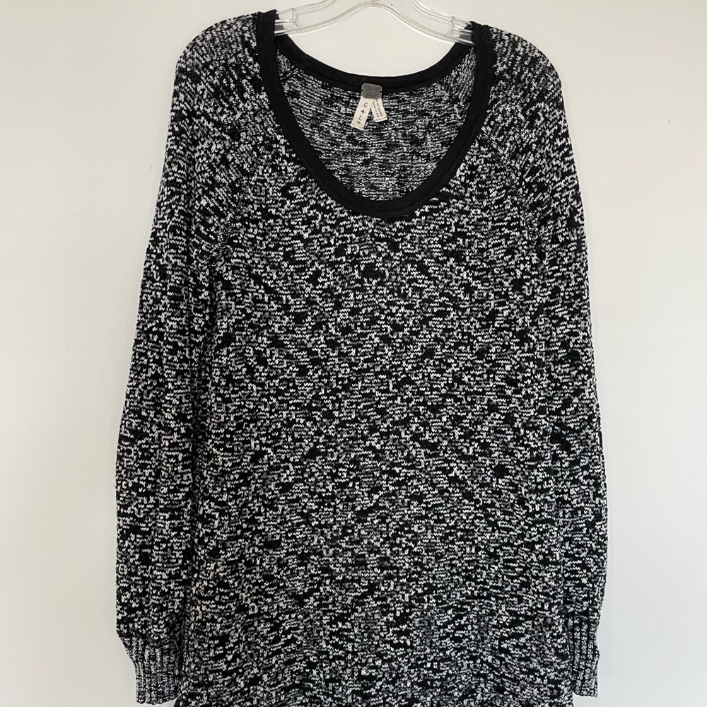 We The Free light weight sweater size Large
